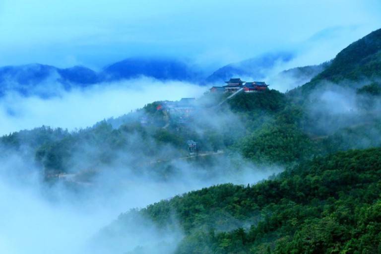 Гористая местность уезда Анхуа, пр Хунань, КНР