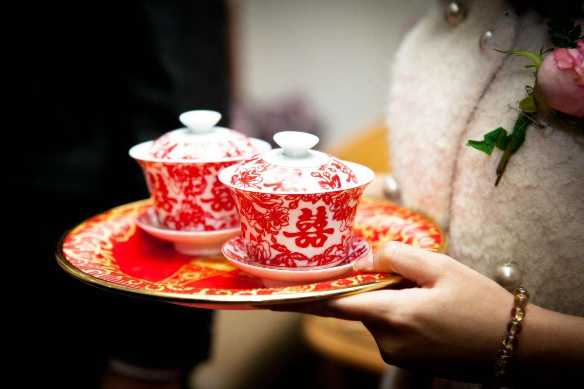 Чай в гайванях для молодоженов на китайской свадьбе