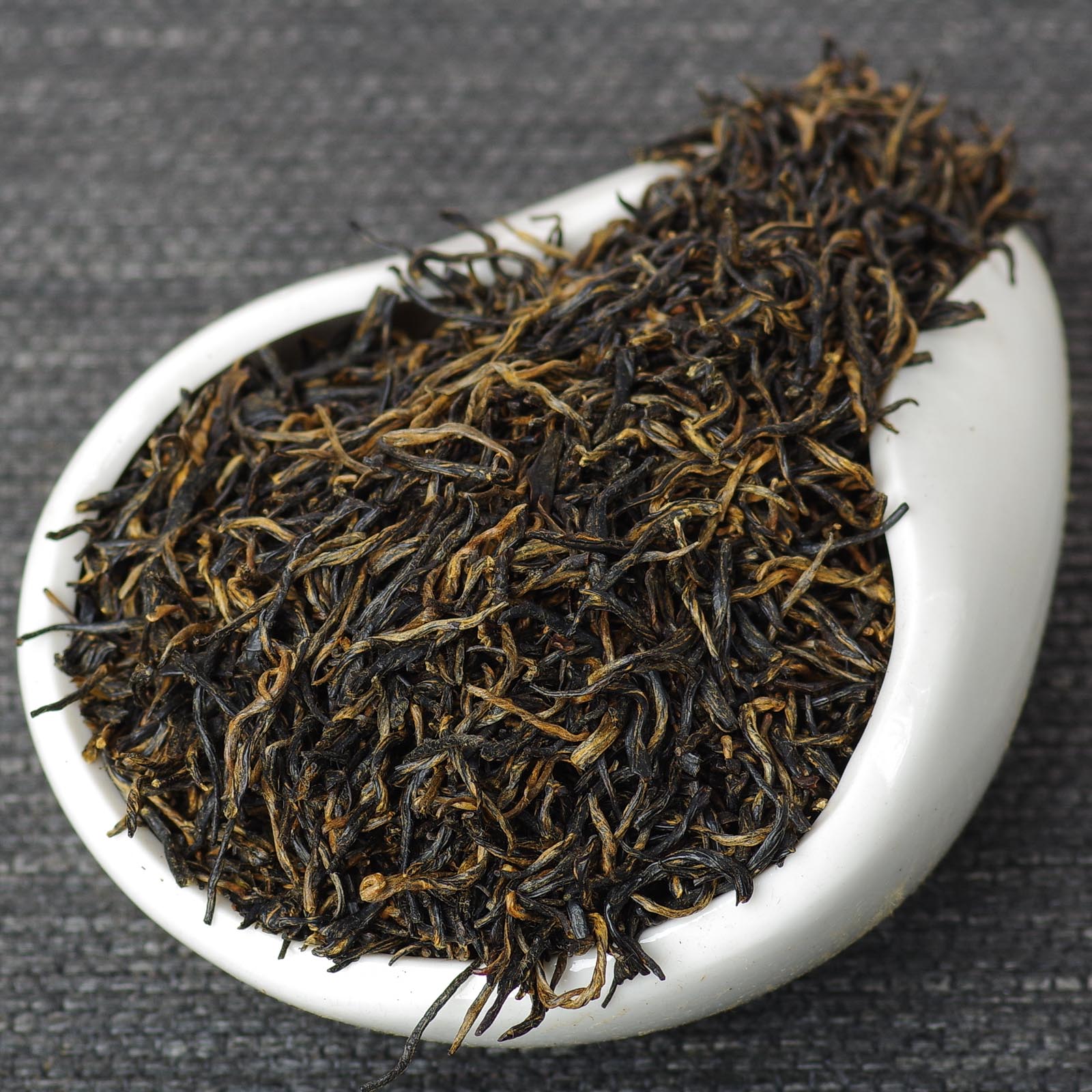 Цзинь Цзюнь Мэй Гуй Юань Сян "Черное золото", 2026-