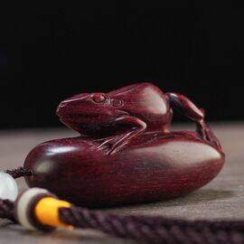 Фигурка "Лягушка" 6,2х3,4см, пурпурный сандал (98018)-