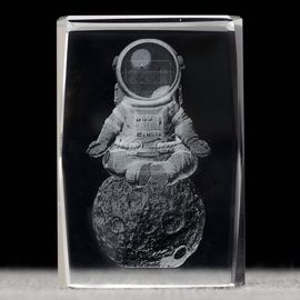 Фигурка подставка под крышку "Космонавт", стекло, лазерная гравировка (80552)-
