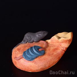 Крыса на мешке (глина, ручная работа)-