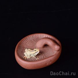 Лягушка на грибочке( глина, ручная работа)-